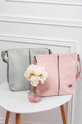 Geantă Crossbody Imitație Piele Neagră Stil Minimalist de Damă
