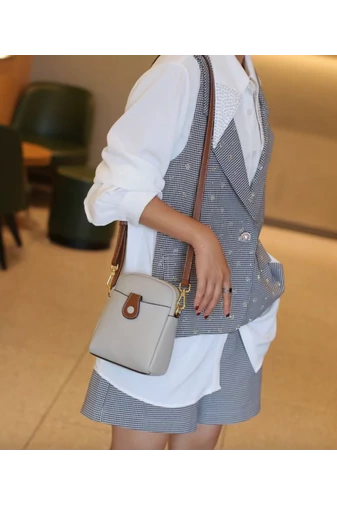 Geantă Crossbody Mini Bonluo Albă Din Piele Naturală Dimensiune (20*14*8cm)