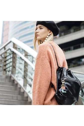 Breloc Elegant Cu Inițiala ''L'' Violet Accesorizat Cu Fluturaș