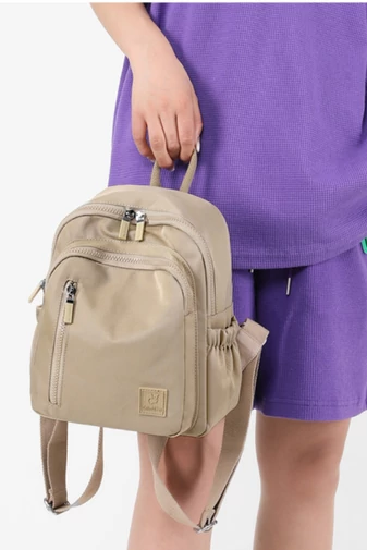 Rucsac Mini Impermeabil Din Poliester Khaki Cu Design Modern Și Compartimente Multiple 22*12*28cm